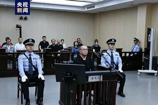 意大利主帅不满裁判 第二节就吃到2T被驱逐出场！